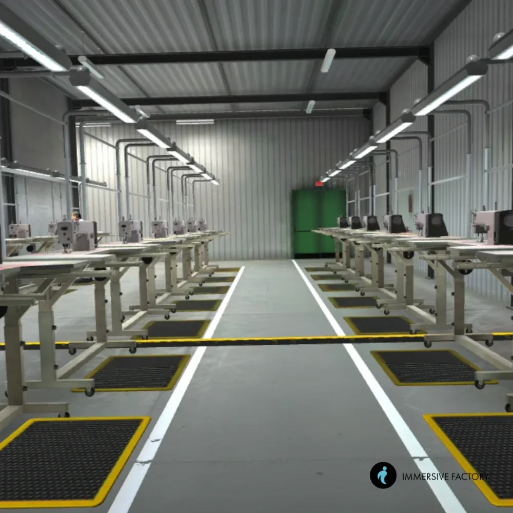 Atelier de production en réalité virtuelle : allée centrale balisée entre deux rangées de postes